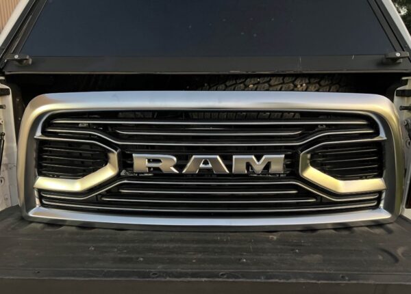13-18 RAM 2500 3500 Limited Platinum Grille - Image 4