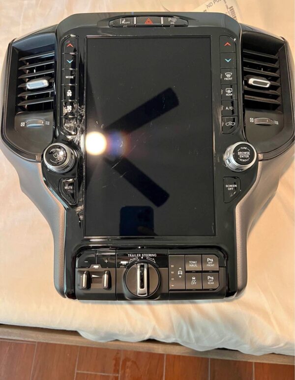 OEM Screen and center stack - Image 2