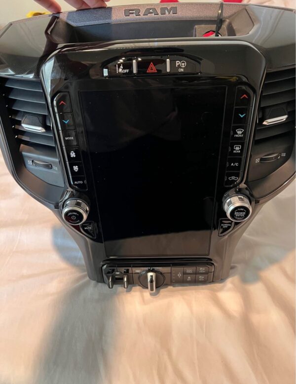 OEM Screen and center stack - Image 3